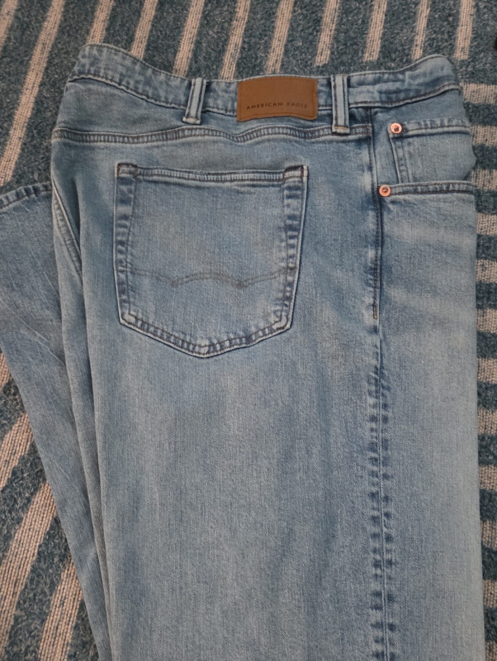 American Eagle Outfitters Light Blue Relaxed Jeans 36/32